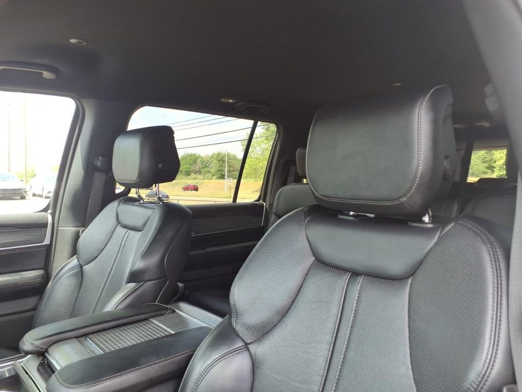 Used 2024 Jeep Wagoneer L Series II image 18