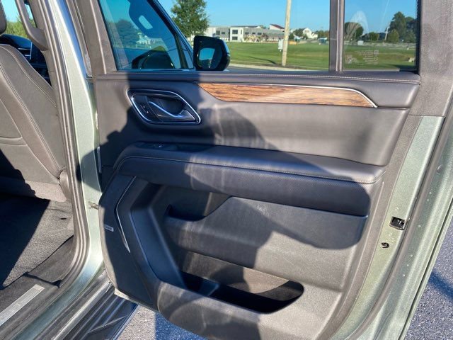 Used 2023 Chevrolet Suburban Premier image 25