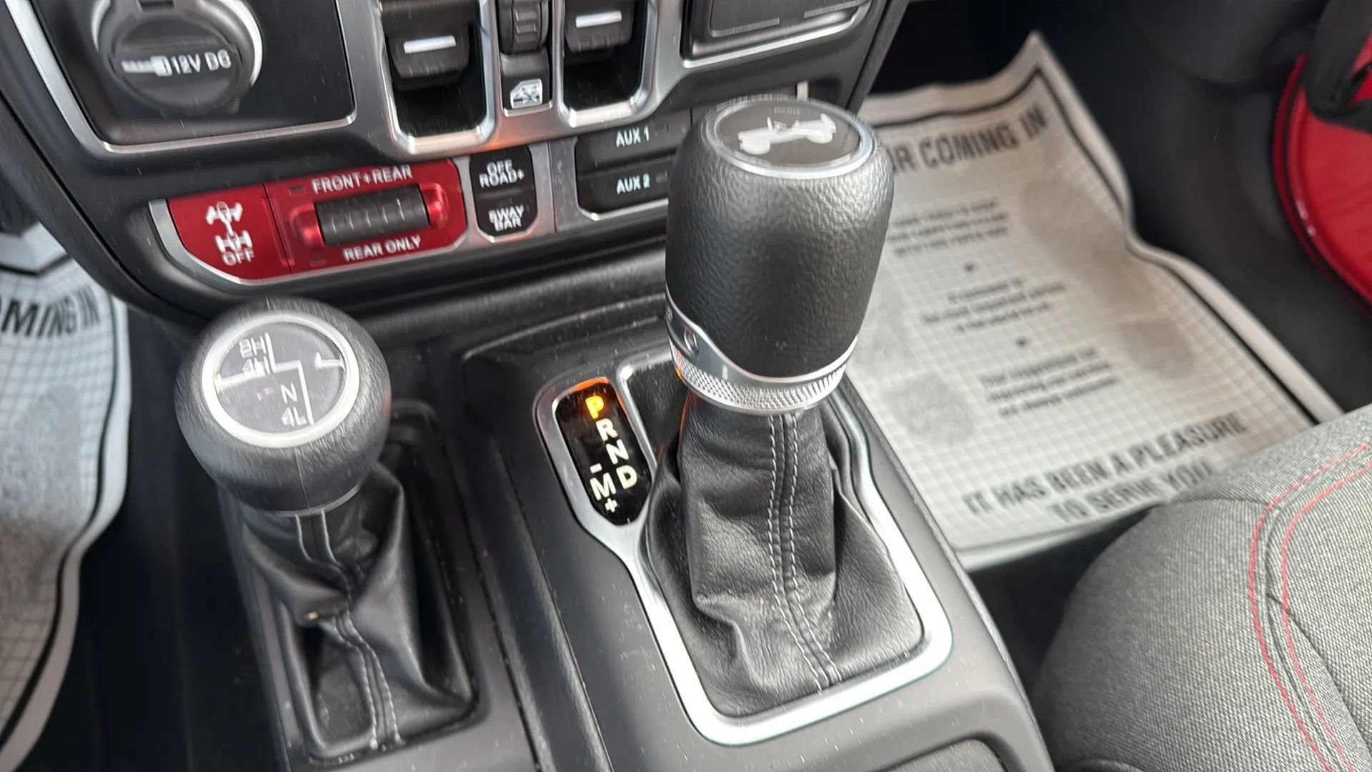 Used 2025 Jeep Wrangler Unlimited Rubicon AWD/4WD image 18