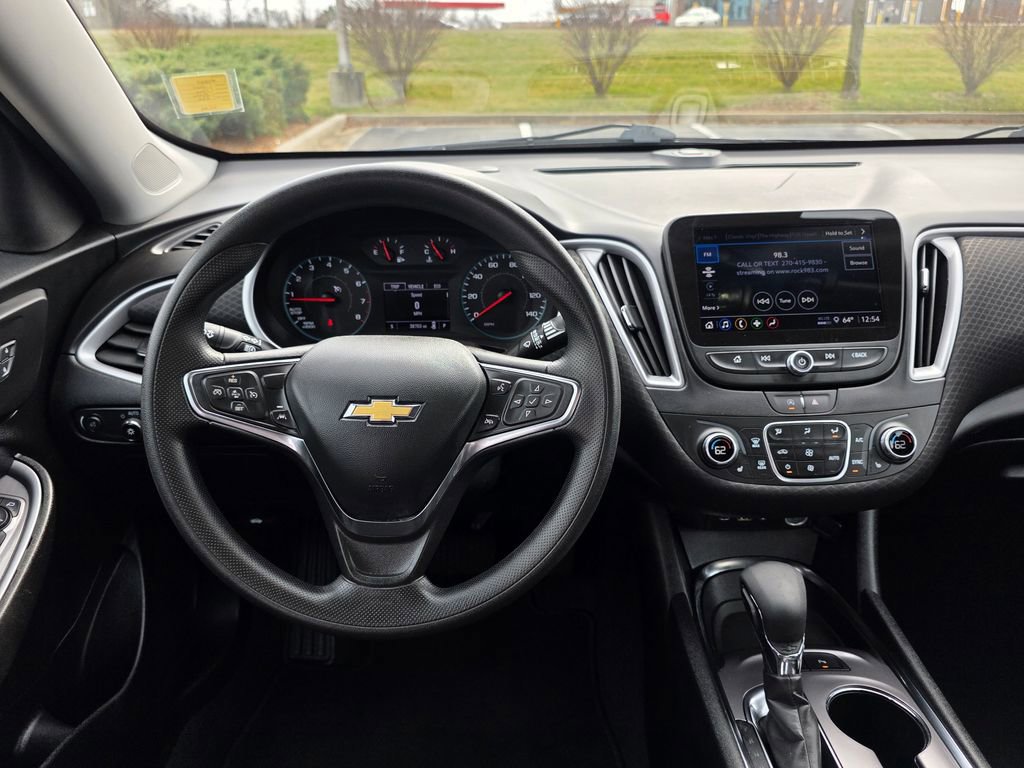 Used 2025 Chevrolet Malibu LT image 32