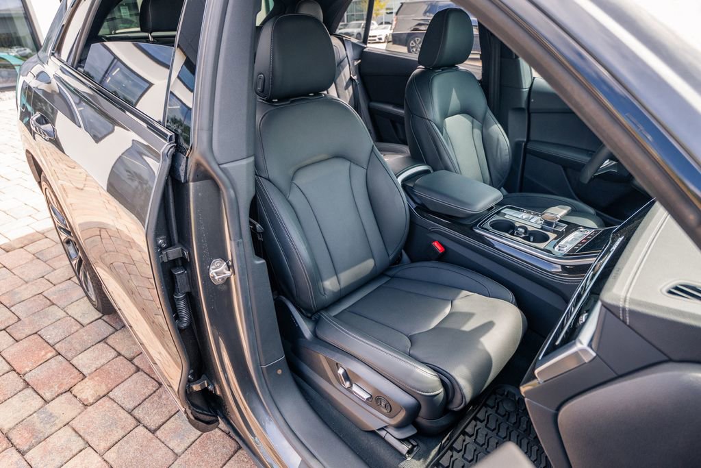 Used 2025 Audi Q8 Prestige image 33