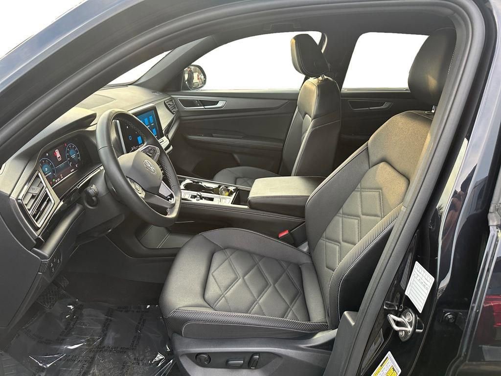 Used 2024 Volkswagen Atlas Cross Sport SE image 9