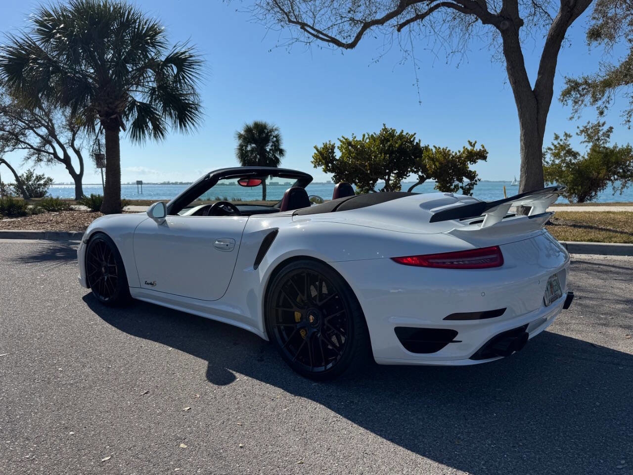 Used 2015 Porsche 911 Turbo S image 22