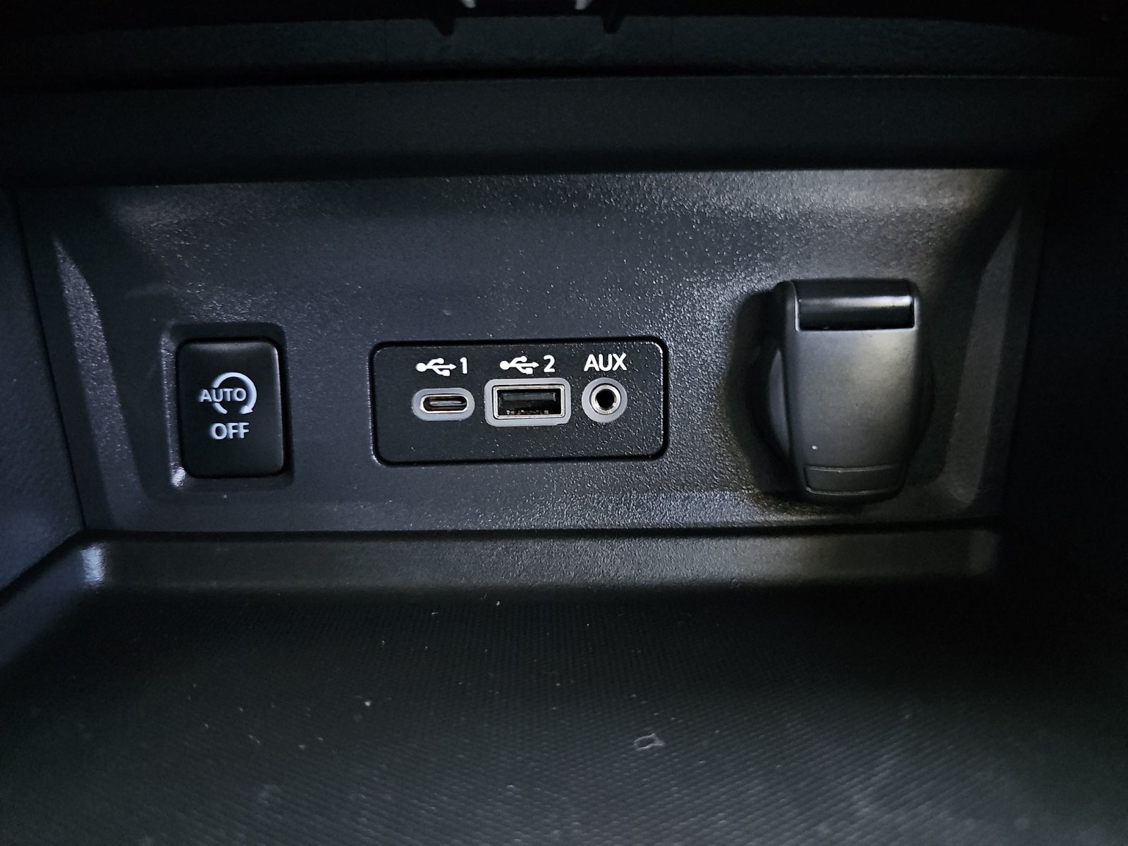 Used 2025 Nissan Sentra SR w/ SR Premium Package FWD image 25