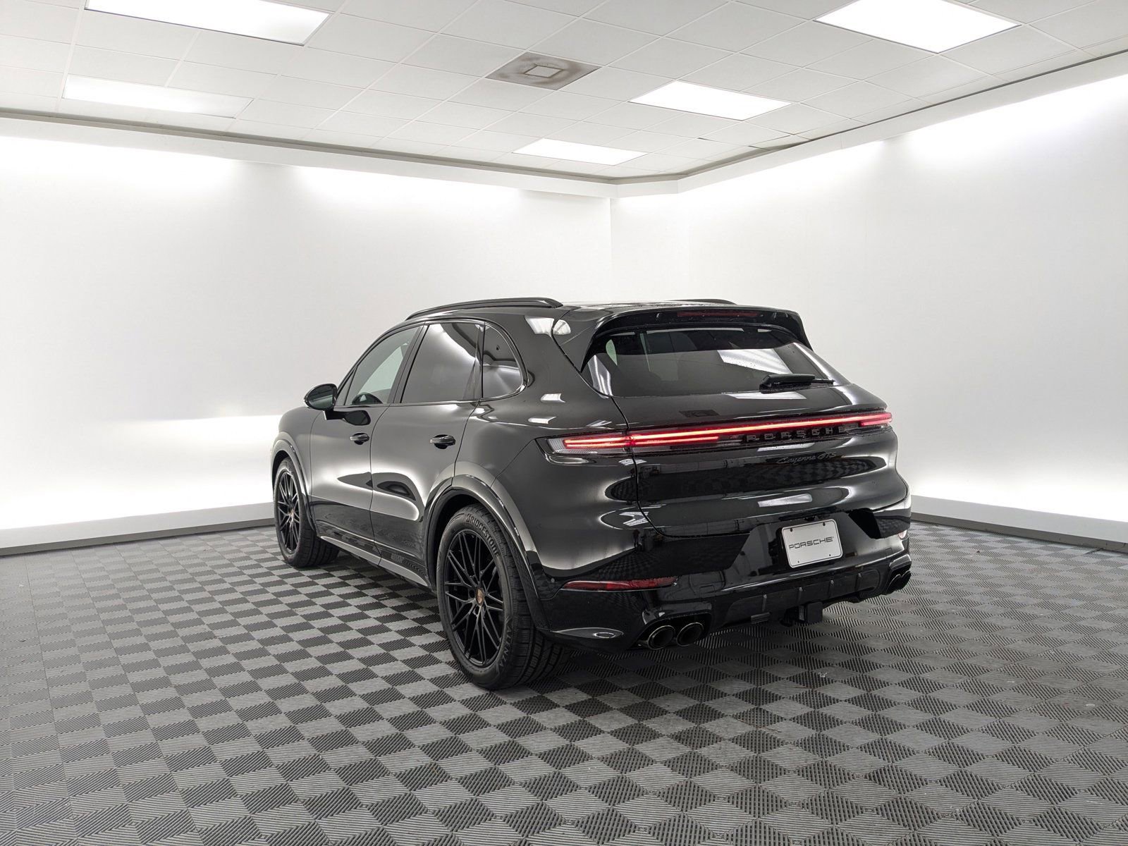 New 2026 Porsche Cayenne GTS image 3