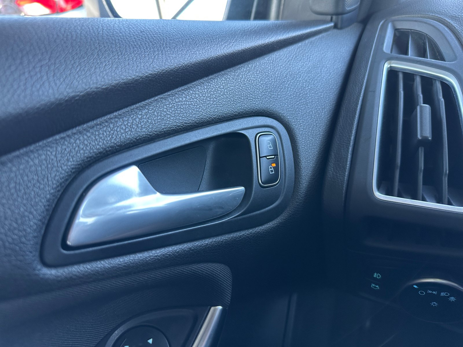 Used 2016 Ford Focus ST FWD image 17