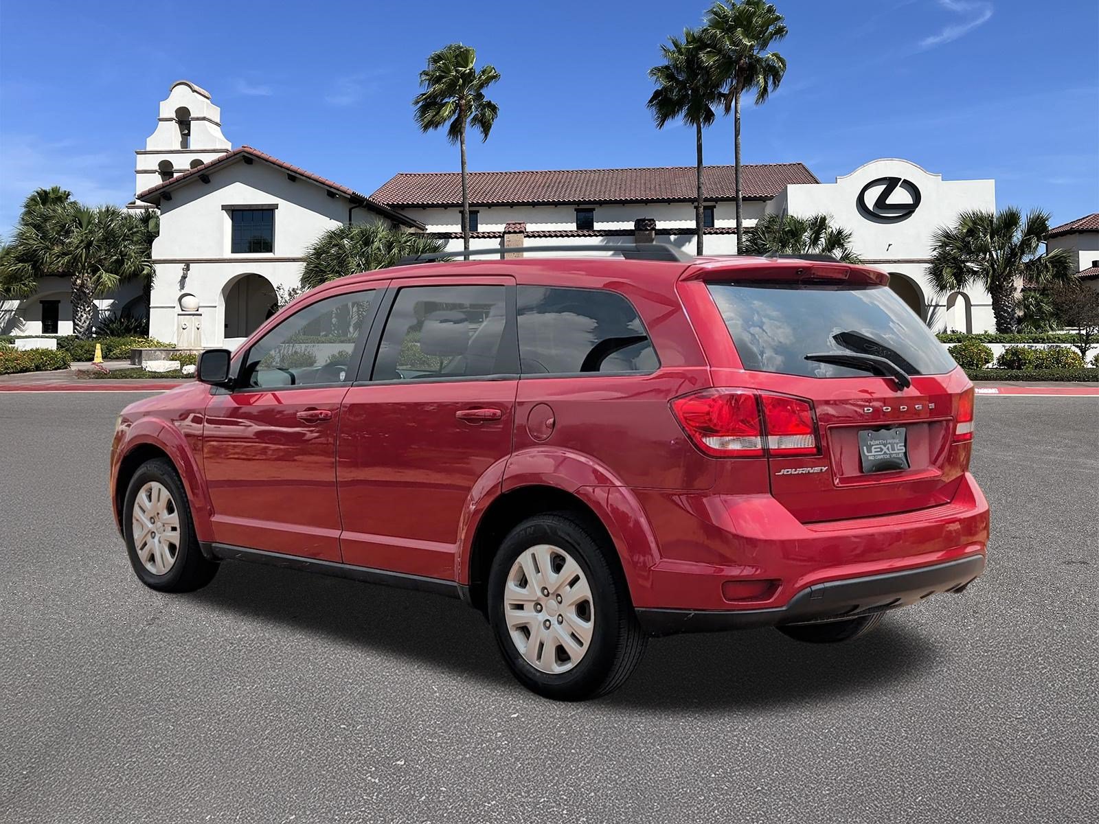 Used 2019 Dodge Journey SE FWD image 4