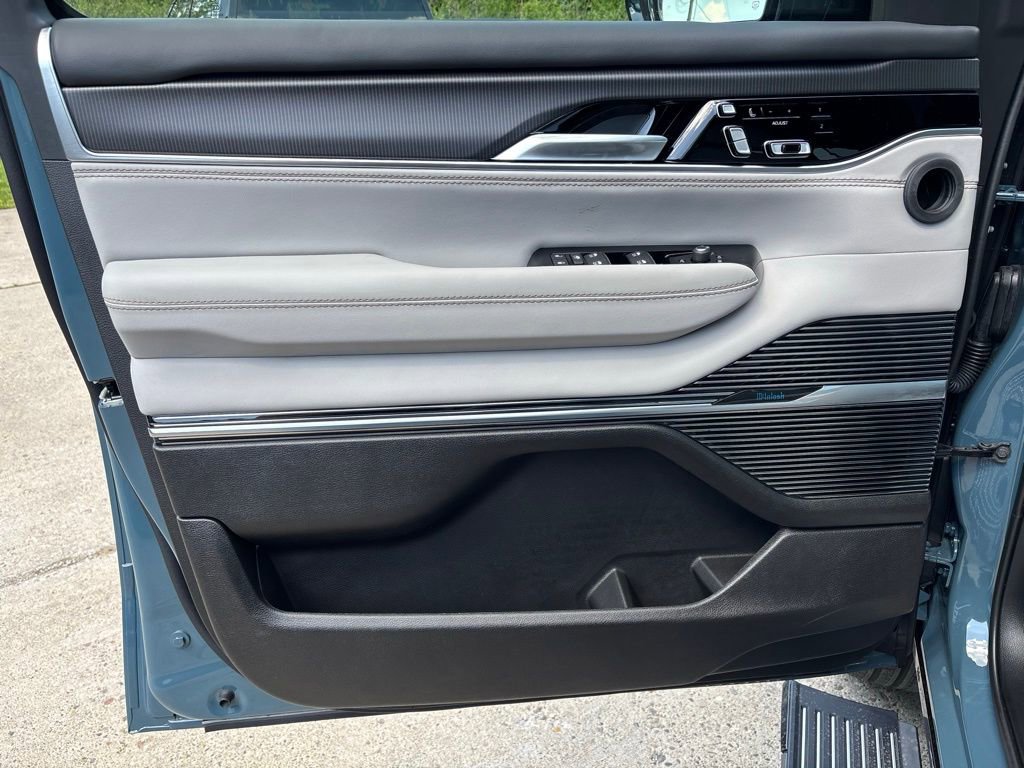 New 2026 Jeep Grand Wagoneer L Summit AWD/4WD image 22