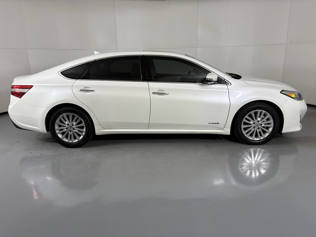 Used 2015 Toyota Avalon Limited image 9