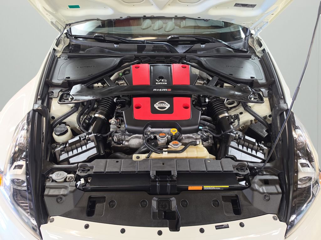 Used 2016 Nissan 370Z NISMO RWD image 9