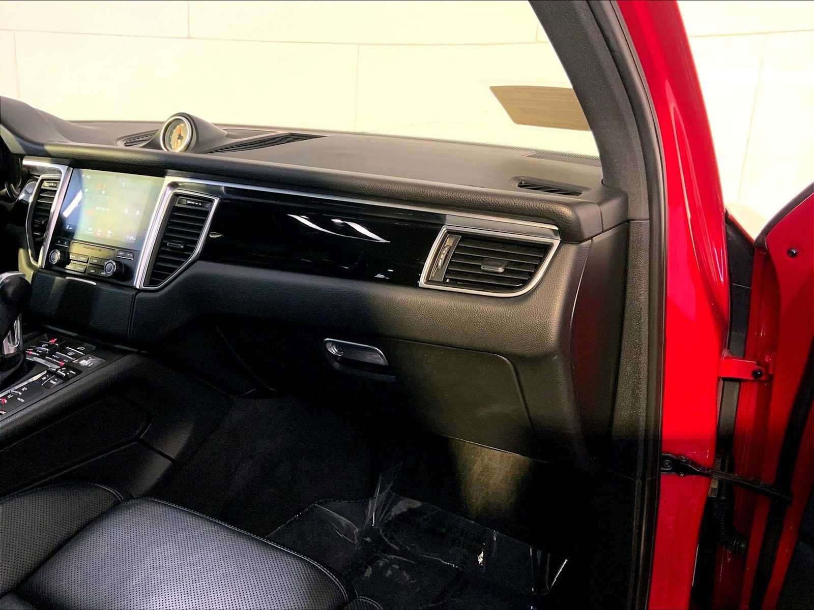 Certified 2017 Porsche Macan image 22