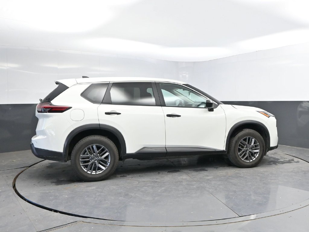 Used 2024 Nissan Rogue S AWD/4WD image 8