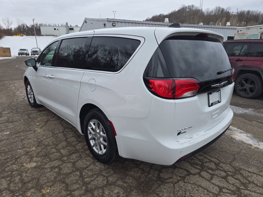 New 2026 Chrysler Pacifica Select w/ S Appearance Package image 6