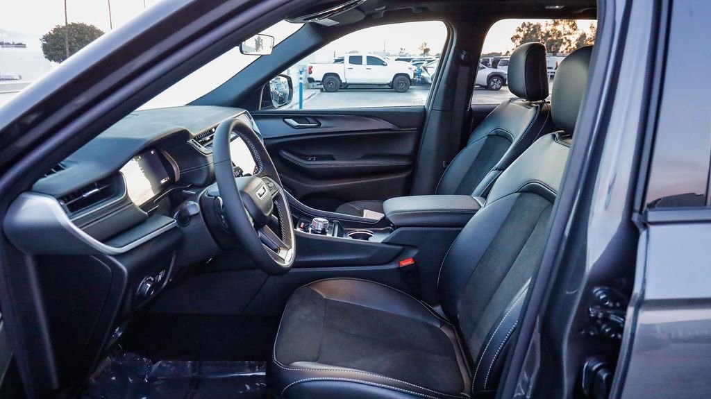 New 2025 Jeep Grand Cherokee Altitude image 19