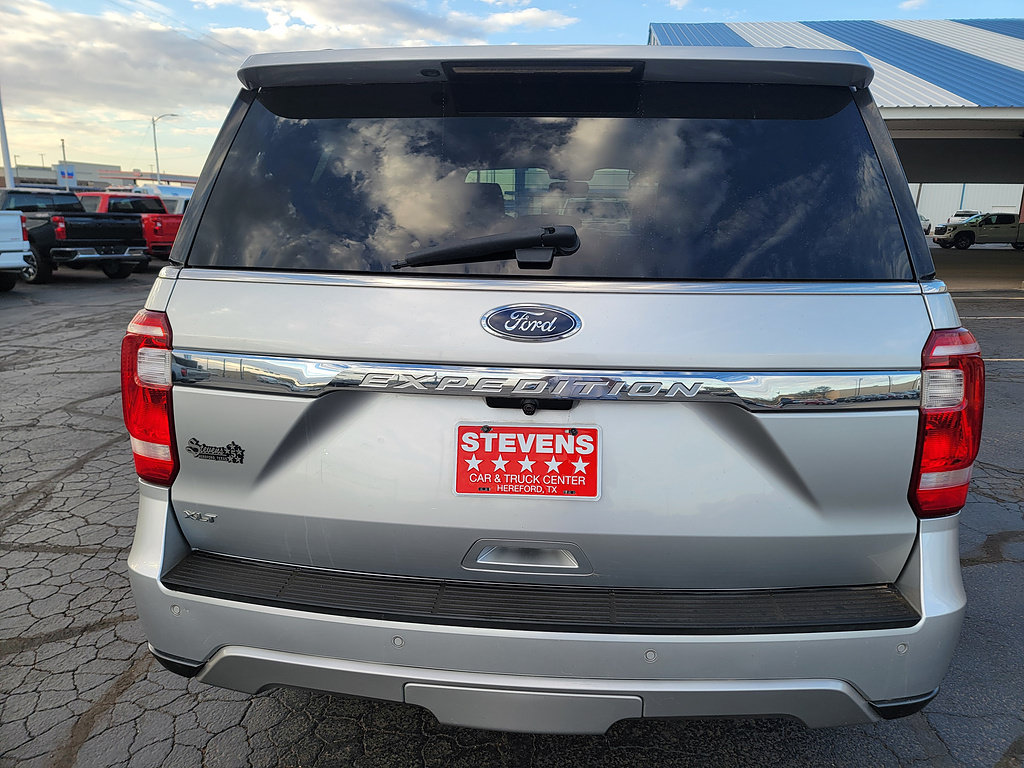 Used 2018 Ford Expedition XLT w/ Equipment Group 202A AWD/4WD image 9