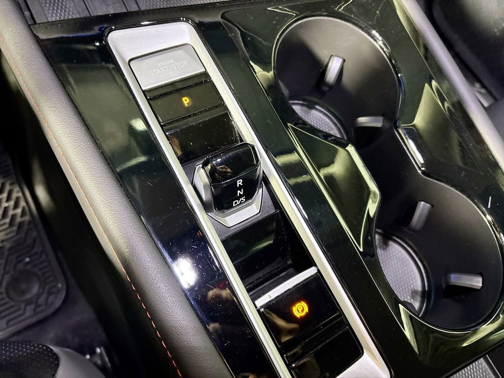 Certified 2025 Volkswagen Atlas Peak Edition SE AWD/4WD image 17