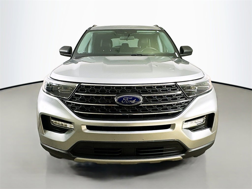 Used 2022 Ford Explorer XLT w/ Equipment Group 202A image 2