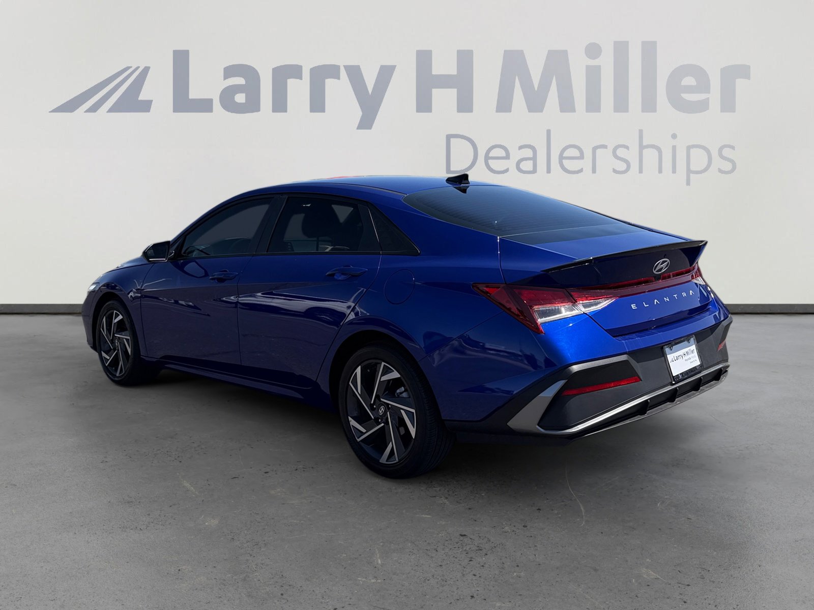 Certified 2025 Hyundai Elantra Sport FWD image 3