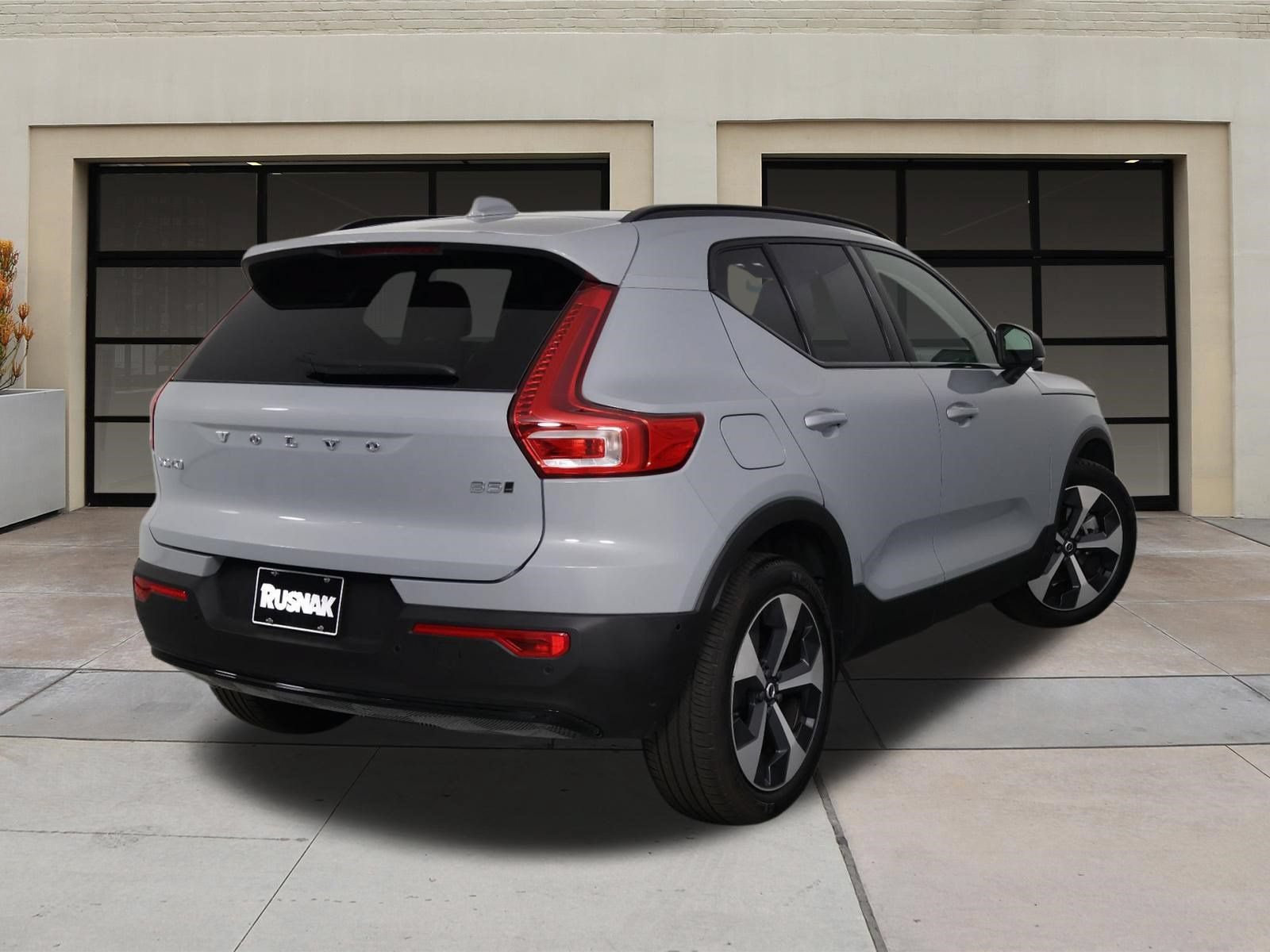 Certified 2026 Volvo XC40 B5 Plus AWD/4WD image 4