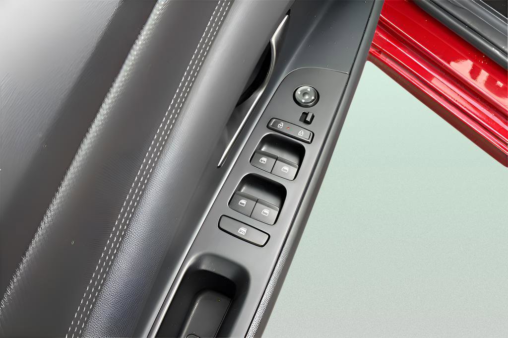 Certified 2025 Hyundai Elantra Sport image 23