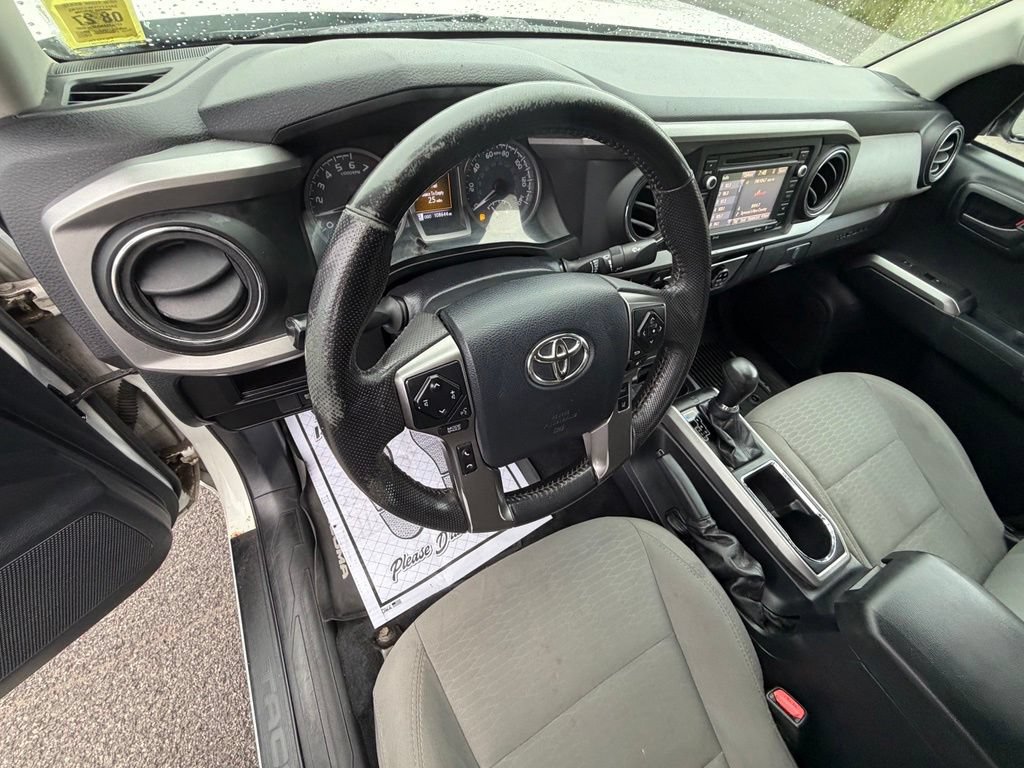 Used 2018 Toyota Tacoma SR5 AWD/4WD image 12