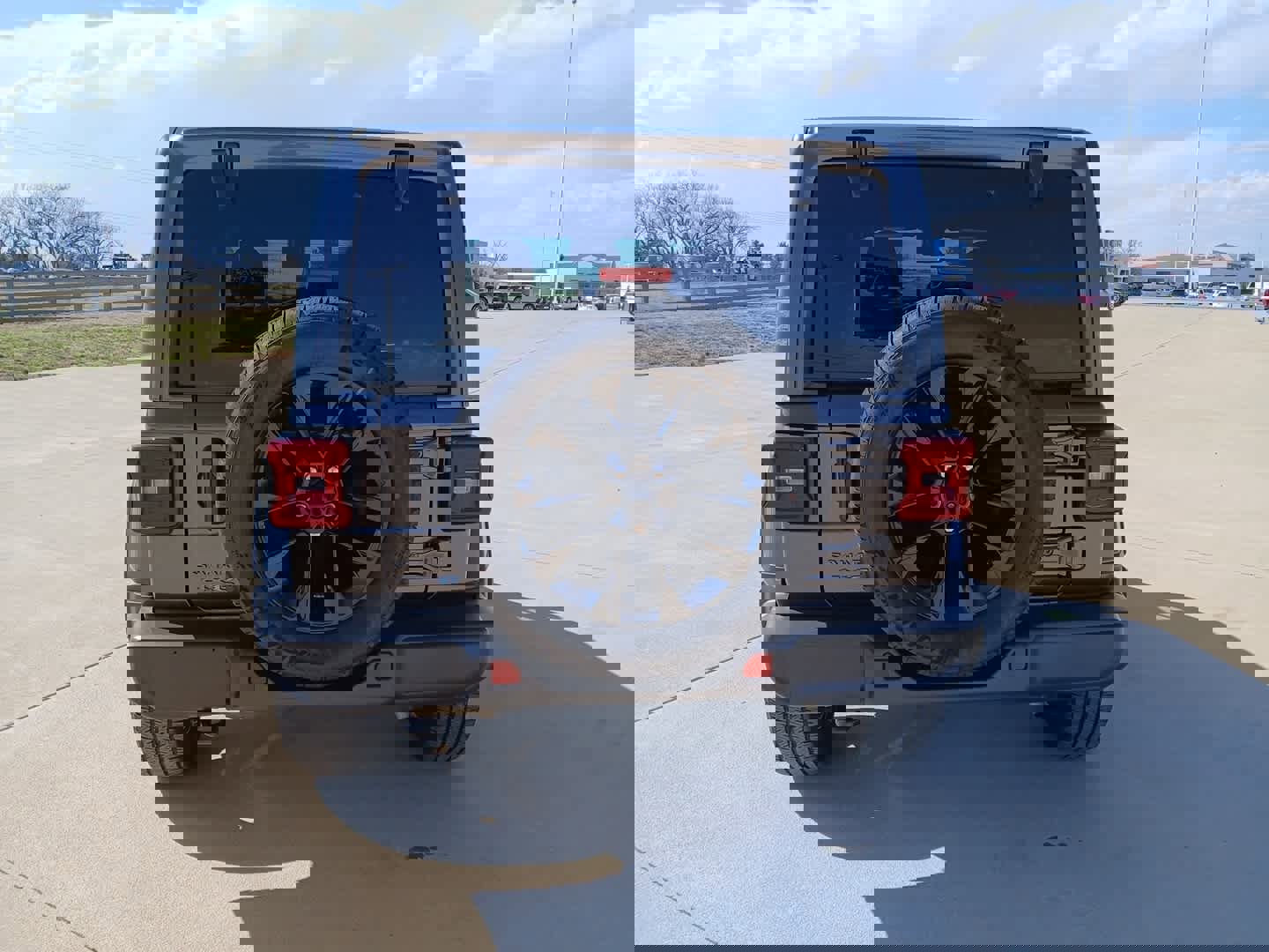 Used 2025 Jeep Wrangler Sahara image 6