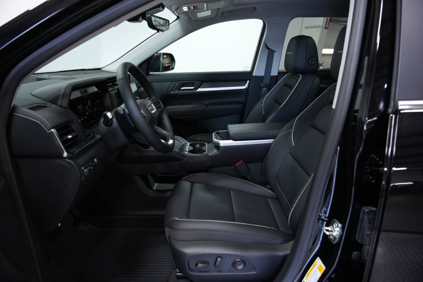 New 2026 GMC Terrain Denali w/ LPO, Floor Liner Package AWD/4WD image 39