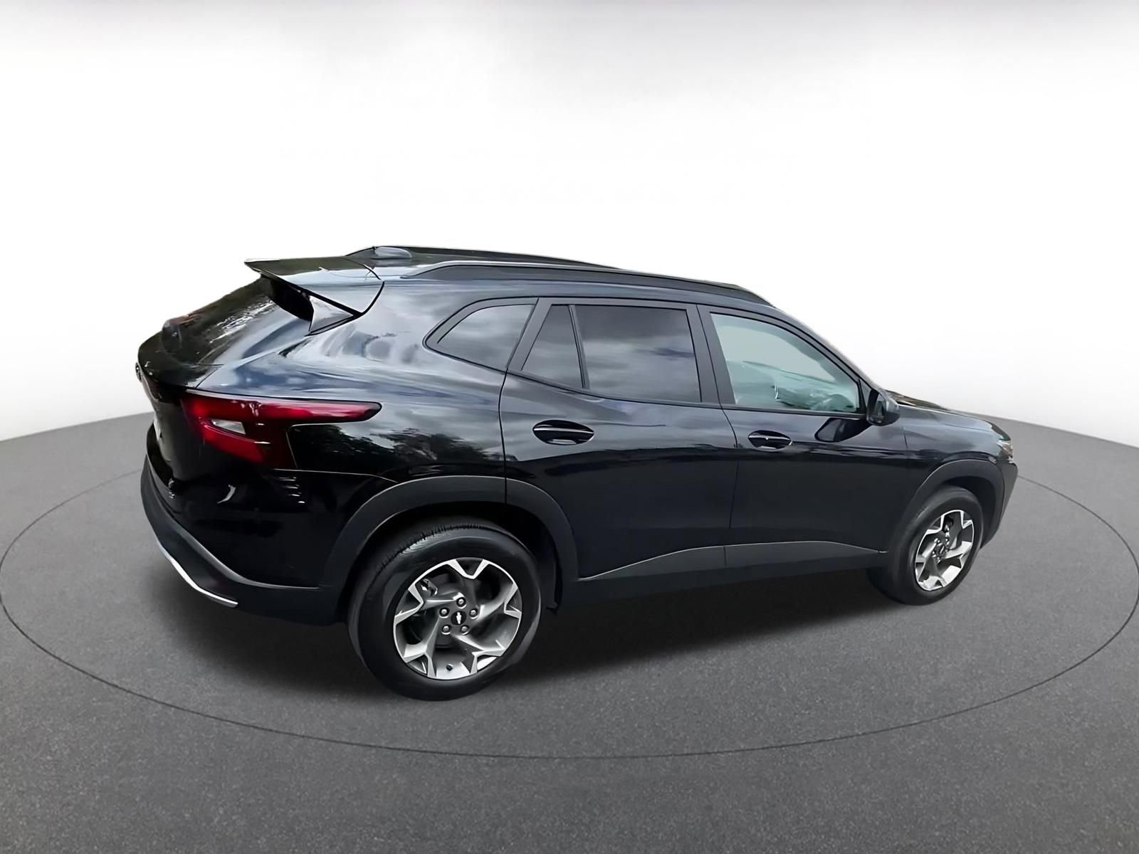 Used 2025 Chevrolet Trax LT w/ LT Convenience Package FWD image 15