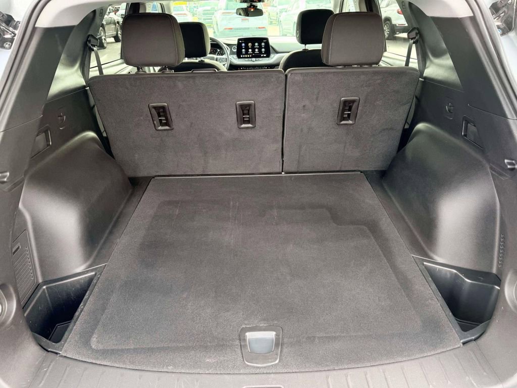 Used 2025 Chevrolet Blazer LT image 9