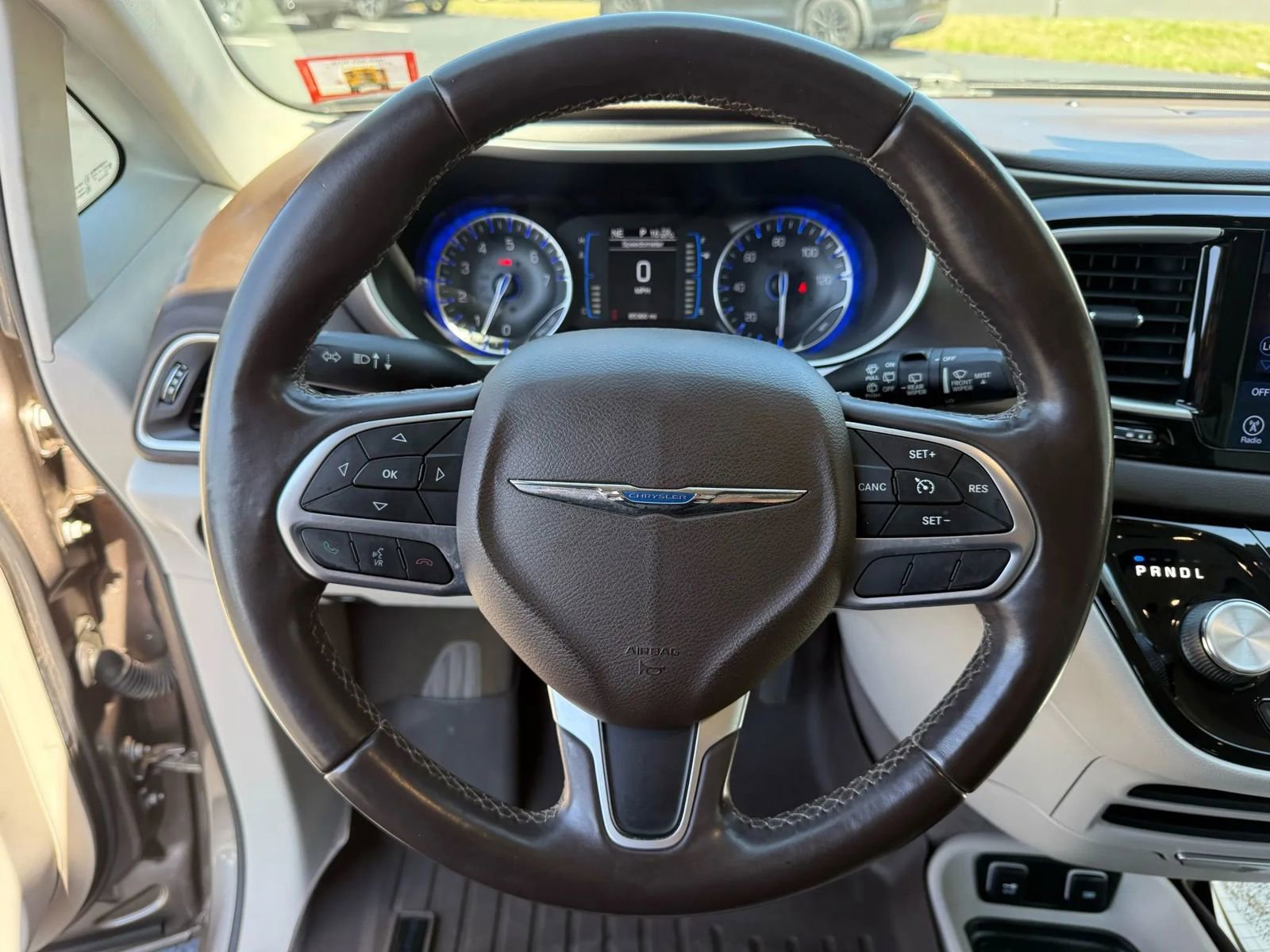 Used 2017 Chrysler Pacifica Touring-L image 18