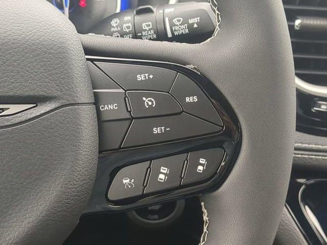 New 2027 Chrysler Pacifica Limited FWD image 33