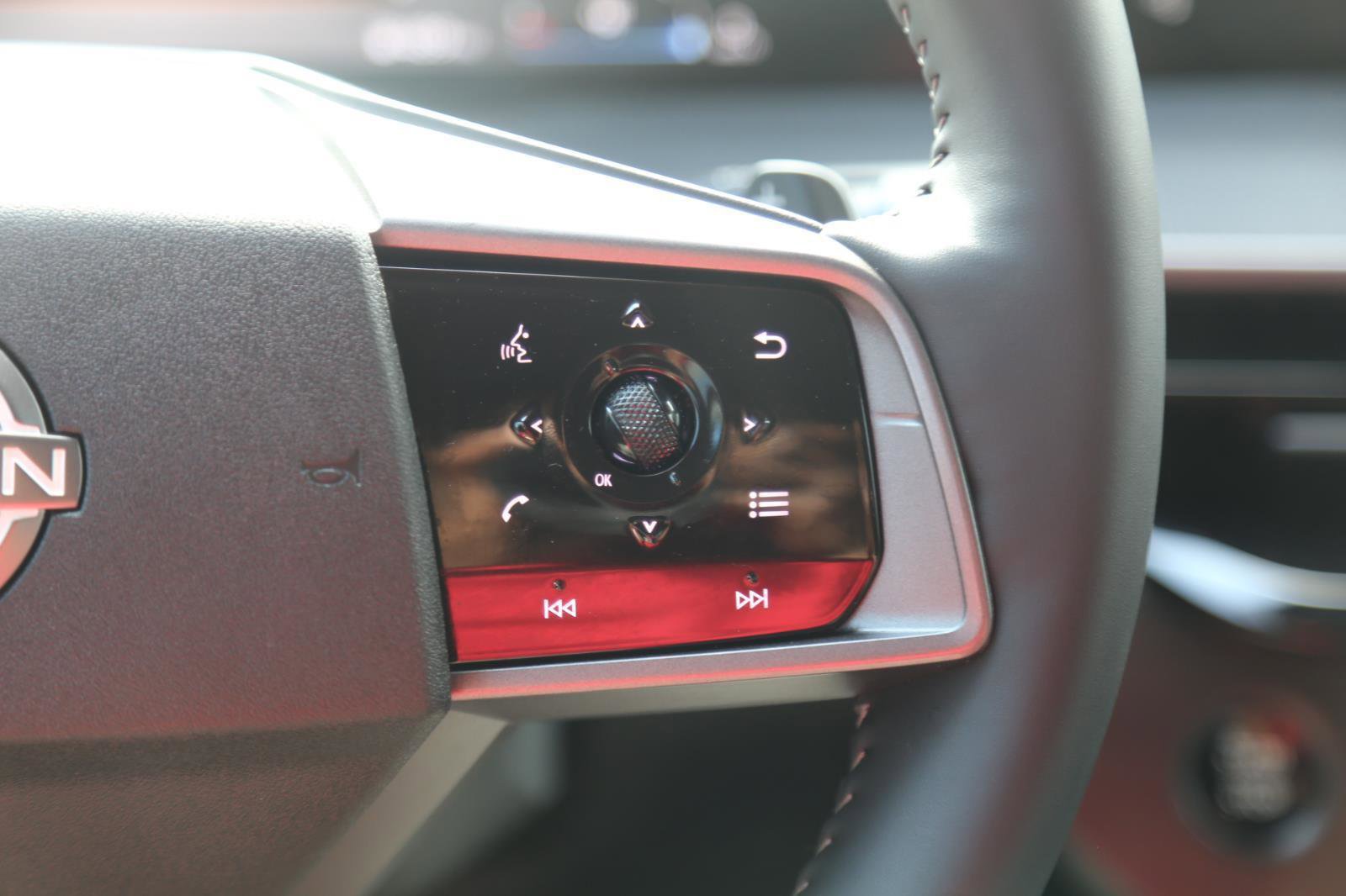 Used 2025 Nissan Murano SV image 12