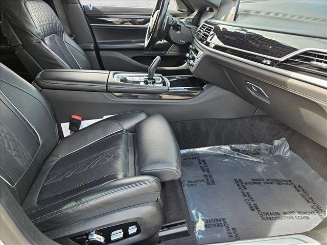 Used 2022 BMW 750i xDrive w/ Autobahn Package image 19