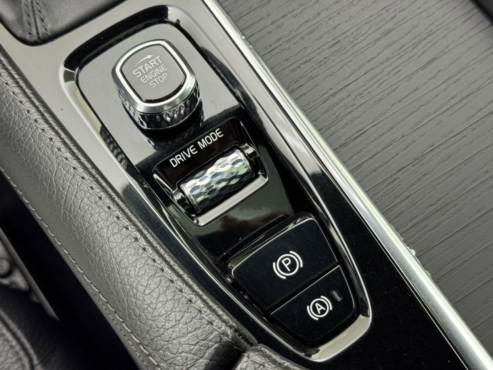 Used 2020 Volvo XC90 T6 Momentum image 30