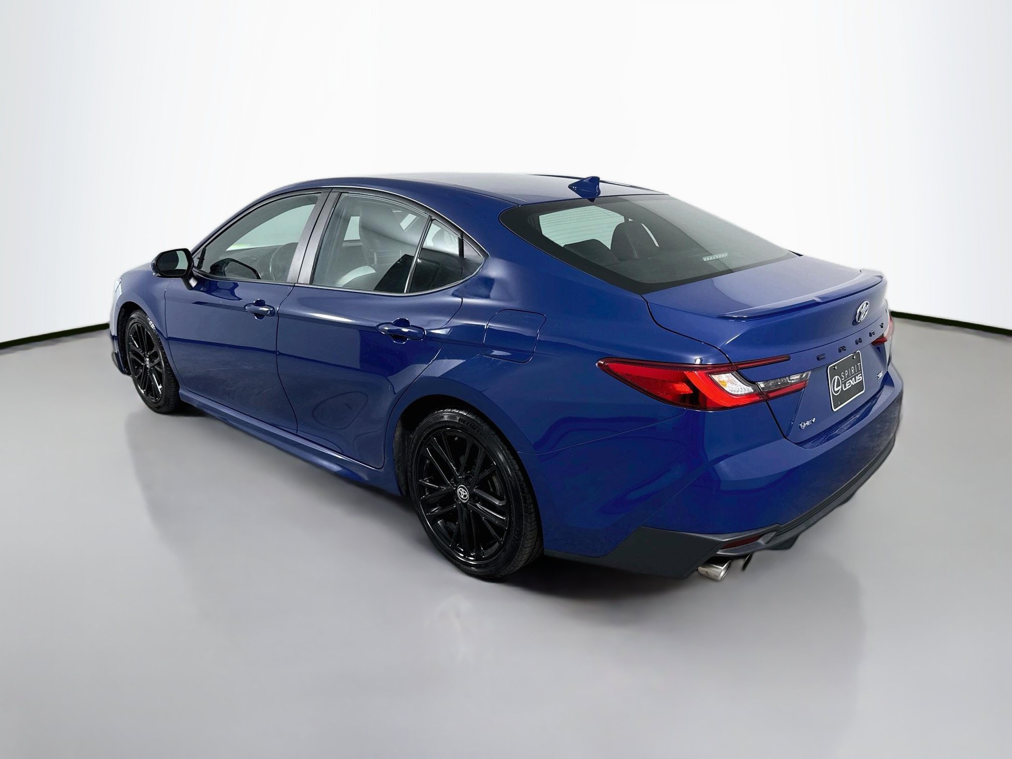 Used 2025 Toyota Camry SE FWD image 5