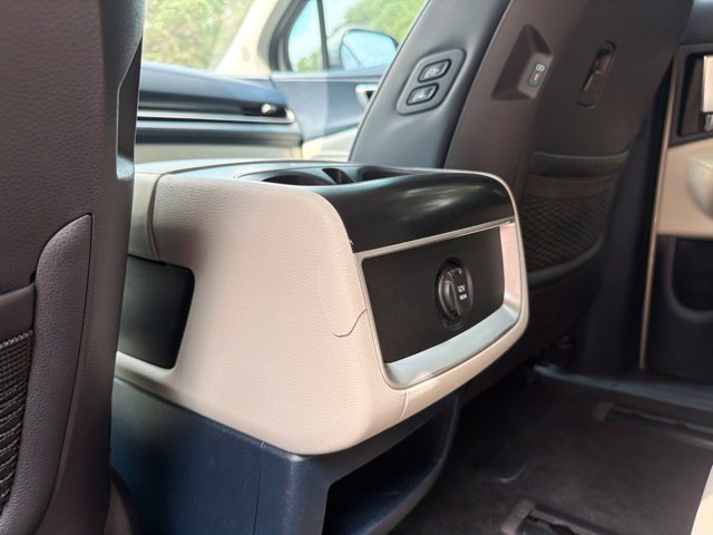 Used 2025 Kia Carnival EX FWD image 26