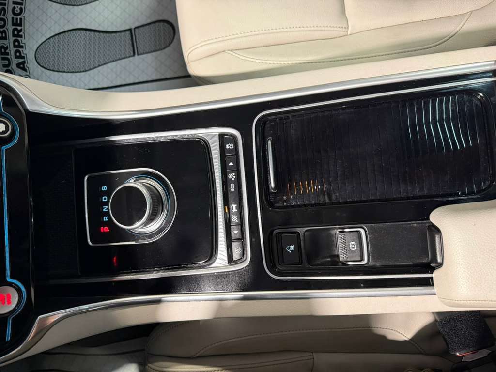 Used 2018 Jaguar XF Premium AWD/4WD image 17