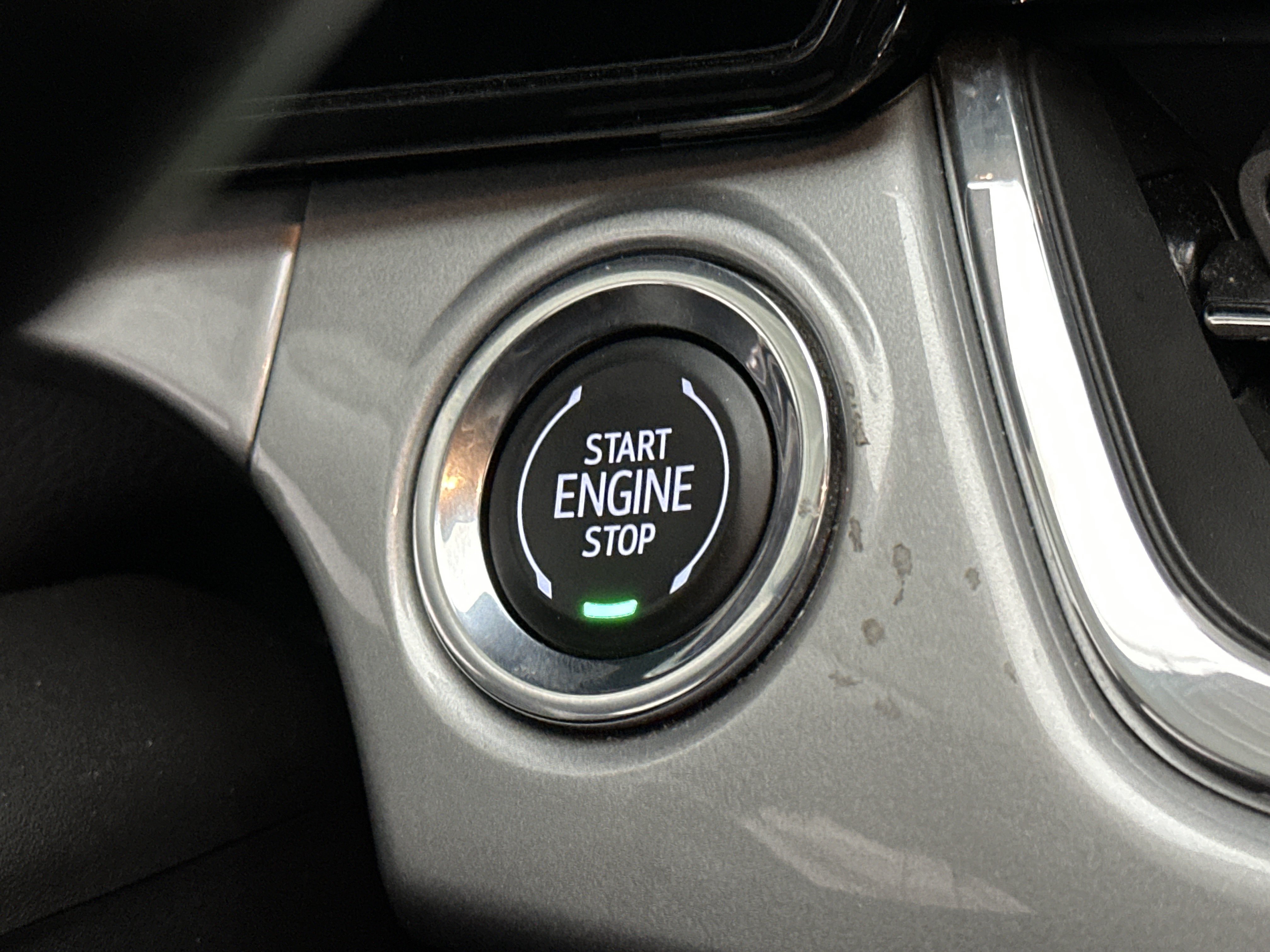 Used 2025 Chevrolet Trax LT FWD image 24