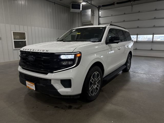 Used 2025 Ford Expedition Active AWD/4WD image 4
