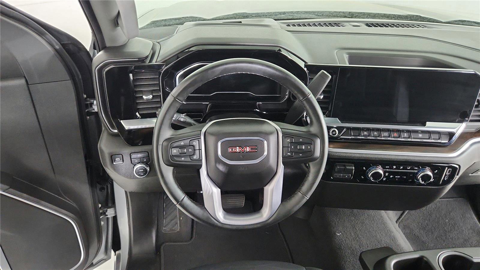 Used 2025 GMC Sierra 1500 SLT AWD/4WD image 14