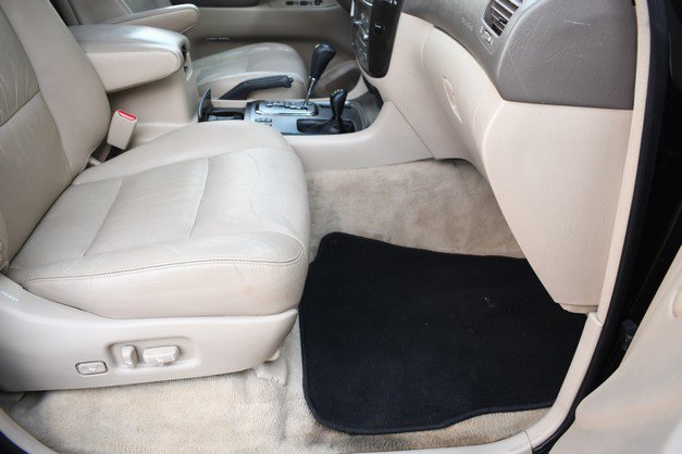 Used 2005 Toyota Land Cruiser AWD/4WD image 26