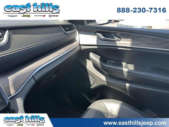 Certified 2023 Jeep Grand Cherokee Limited w/ Black Appearance Package AWD/4WD image 34