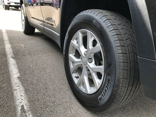 Used 2023 Jeep Grand Cherokee Limited image 11