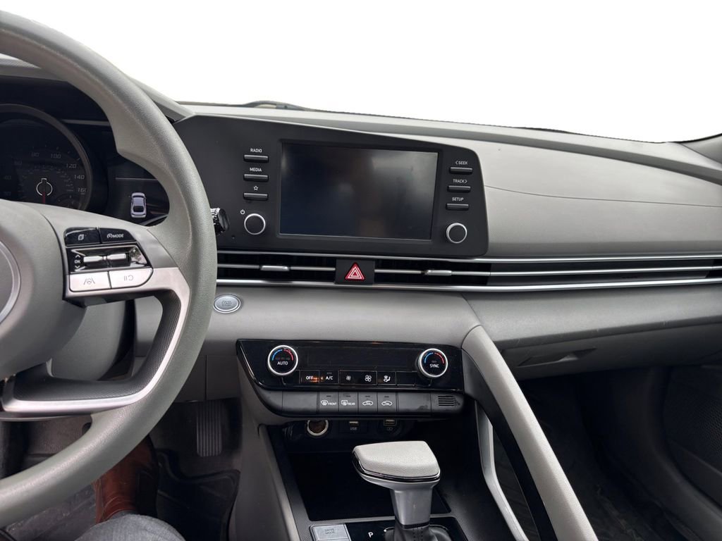 Certified 2023 Hyundai Elantra SEL FWD image 11