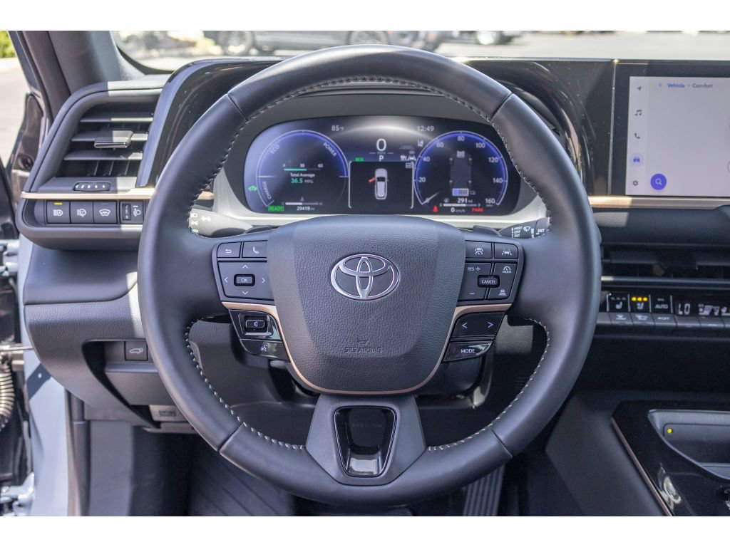 Used 2025 Toyota Crown Signia w/ Tow-Hitch Package (TMS) AWD/4WD image 21