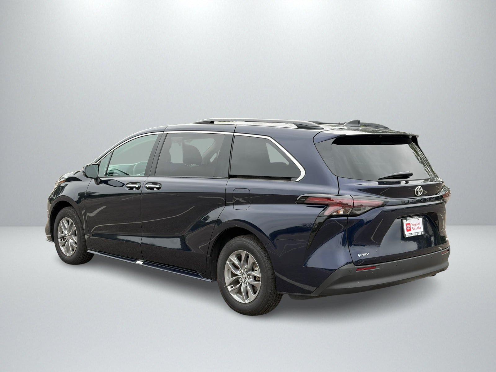 Used 2026 Toyota Sienna XLE FWD image 3
