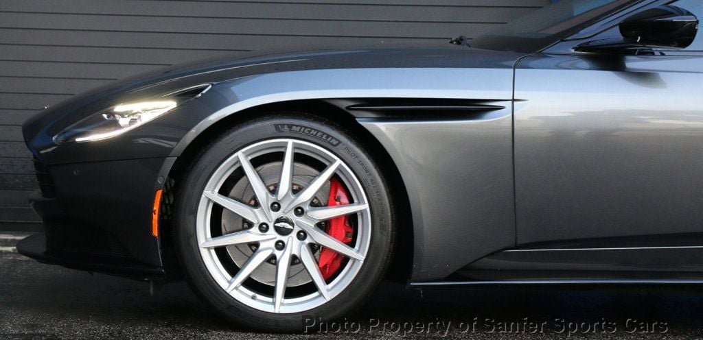 Used 2019 Aston Martin DB11 Coupe RWD image 9