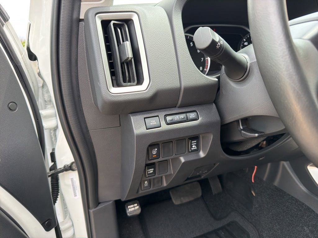 Used 2025 Nissan Frontier SV w/ SV Convenience Package RWD image 26