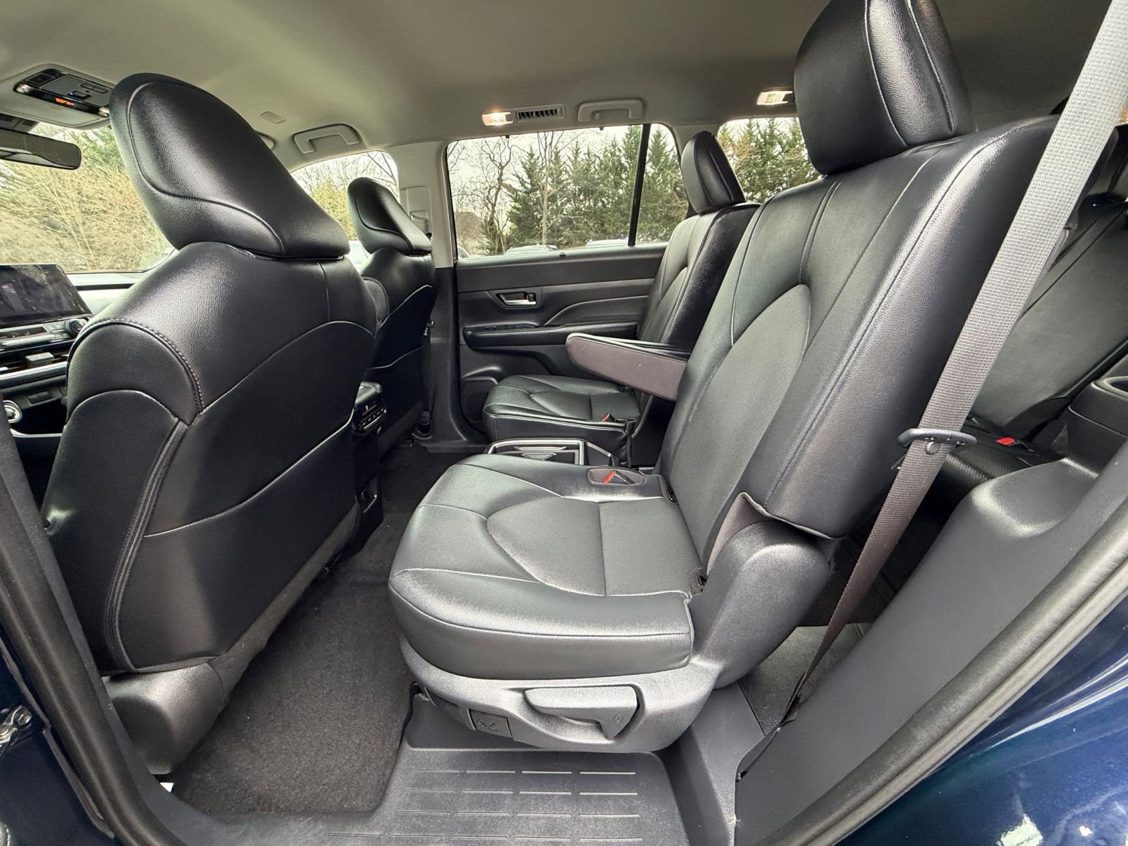 Used 2025 Toyota Grand Highlander FWD image 25