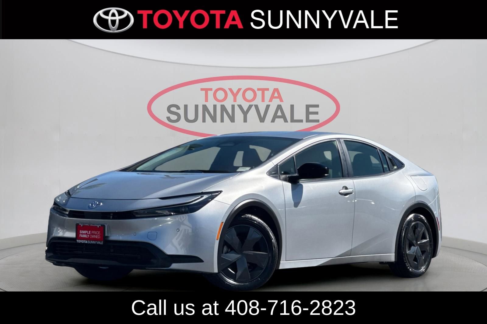 Used 2025 Toyota Prius LE image 1